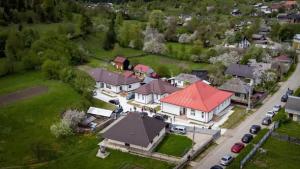 Momente pline de emoție astăzi, la cele trei locuințe protejate din Pipirig
