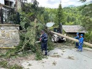 Clădiri de patrimoniu, afectate de furtuna de săptămâna trecută din Sinaia