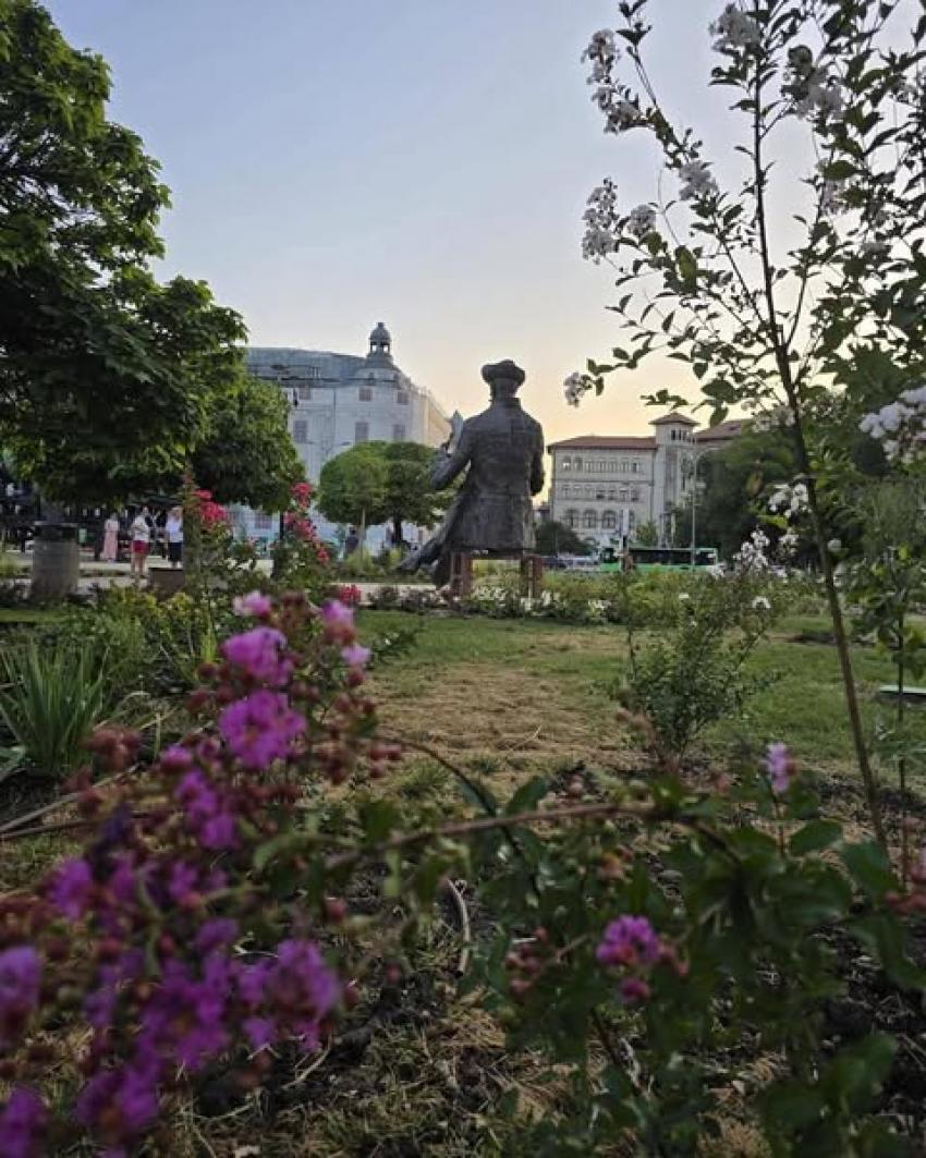 PMB a început curățenia și reamenajarea parcurilor și spațiilor verzi.