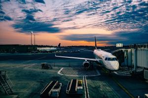Modernizare la Otopeni: parcarea Sosiri intră &icirc;n reparații, acces modificat pentru pasageri