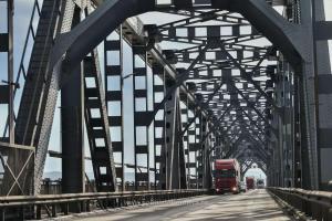 Licitație. Șoferii vor putea achita prin mijloace electronice tariful de trecere a podului de la Giurgiu
