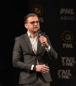 Experiența de „short” parlamentar, „benefică” pentru experiența profesională