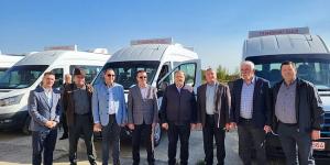 Președintele CJ Suceava a predat cheile a șase noi microbuze electrice pentru transportul elevilor în județ