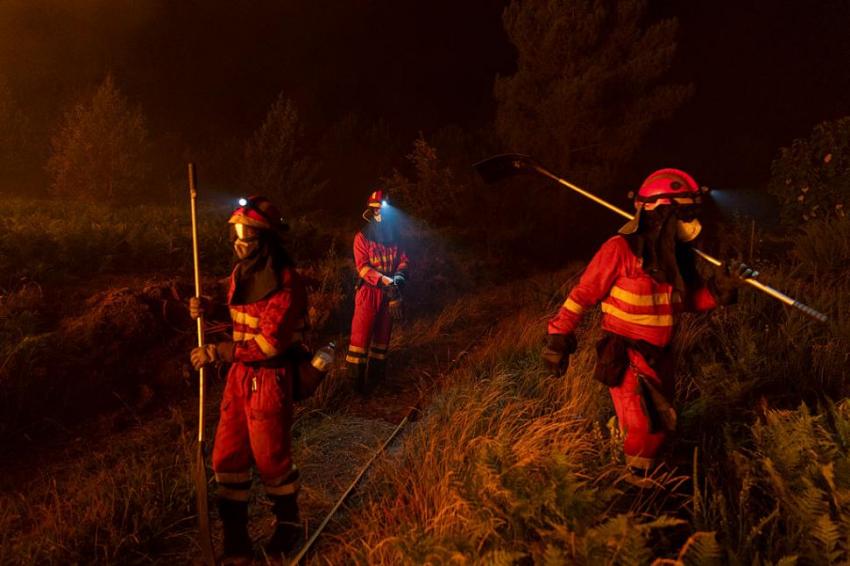 România trimite în Spania 51 de pompieri pentru a lupta cu incendiile de vegetație