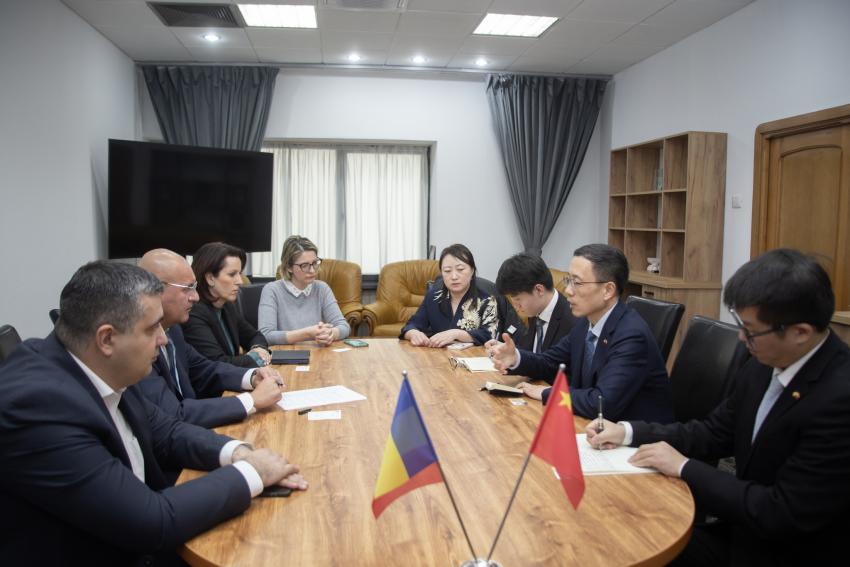 Inaugurarea &bdquo;Spațiului Cultural Chinez&rdquo; din Gorj &icirc;n prezența Ambasadorului Chinez