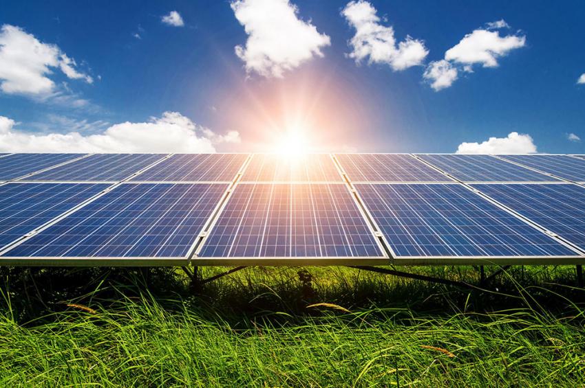 România a investit miliarde în panouri, dar pierde bani din lipsa stocării energiei