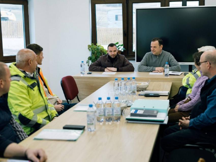 Reabilitarea a peste 48 de km de drumuri județene, din zona Odorhei, intră &icirc;n linie dreaptă