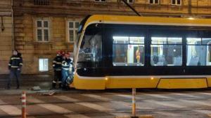 Tramvai cu 100 de călători, implicat &icirc;ntr-un incident &icirc;n Timișoara. Doi pasageri au ajuns la spital