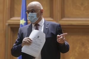 Masca ar putea deveni obligatorie pe stradă și &icirc;n Rom&acirc;nia. Explicațiile lui Raed Arafat