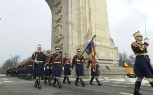 Militari, elicoptere și tehnică de luptă defilează la București de 1 Decembrie