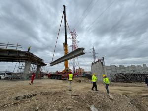 SE MONTEAZĂ ULTIMELE GRINZI PE CENTURA SÂNMARTIN