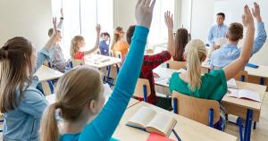 Bolojan: Vom rămâne cu cele două burse care se cuvine să rămână, bursele de merit, dar acordate pe merit, și cele sociale