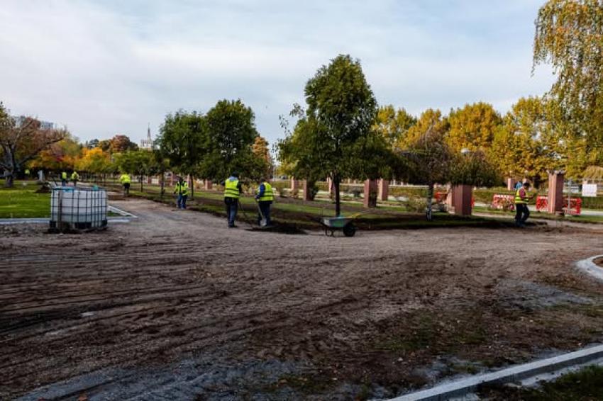 Reparații la aleile din Herăstrău