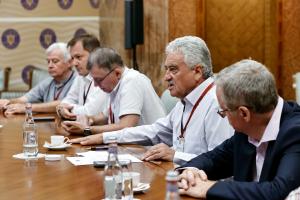 Sindicaliștii și premierul Ilie Bolojan au discutat cu sindicatele din educație despre măsurile din învățământ