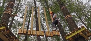 Parc de aventură, într-o pădure de lângă Galați