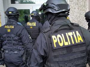 Zeci de controlori de tren sunt suspectați de fraudă prin manipularea sistemului de rezervări și emiterea fictivă de bilete pentru elevi