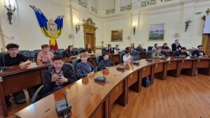 Elevi de la Școala Generală &bdquo;dr. Aurel Vlad&rdquo; din Orăștie, &icirc;n vizită la Consiliul Județean Hunedoara