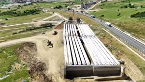 Mobilizare fără precedent pe Autostrada Sibiu&ndash;Pitești: 1.000 de muncitori și 200 de utilaje &icirc;n teren