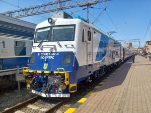 Primul tren modernizat cu fonduri PNRR intră în circulație pe ruta București-Constanța