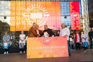 Recorduri, emoții și tradiții la ediția din acest an a Târgului de Toamnă și Festivalului Kürtőskalács !
