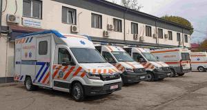 Cinci ambulanțe noi, complet echipate, ajung la Serviciul Județean de Ambulanță Gorj